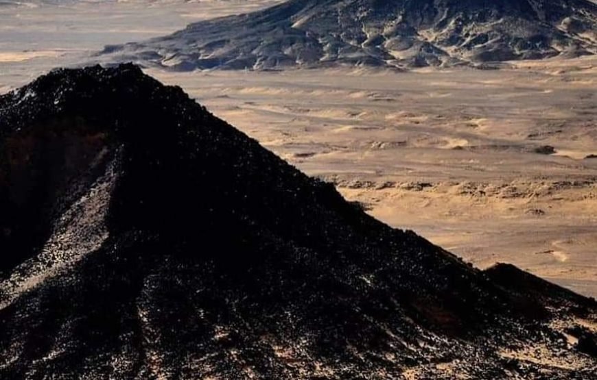 White Desert Safari Tour by 4×4 Around Black and White Desert