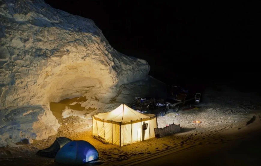 White Desert Safari Tour by 4×4 Around Black and White Desert