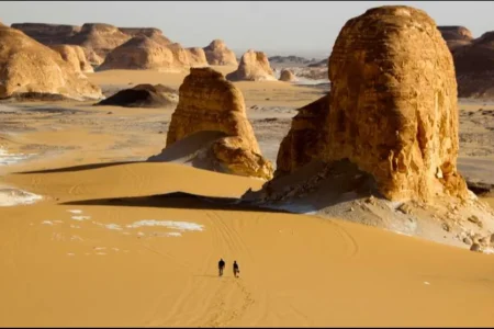 White Desert Safari Tour by 4×4 Around Black and White Desert